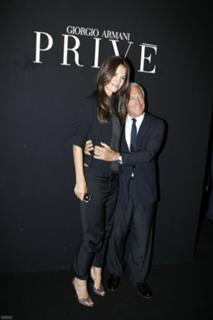 Katie Holmes feet photo thumbnail