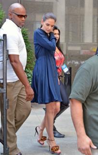 Katie Holmes feet photo thumbnail