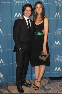 Katie Holmes feet photo thumbnail