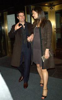 Katie Holmes feet photo thumbnail