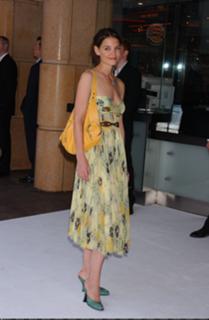 Katie Holmes feet photo thumbnail