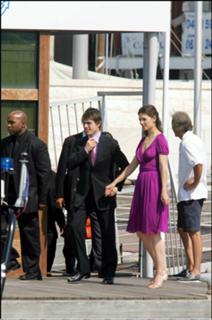Katie Holmes feet photo thumbnail