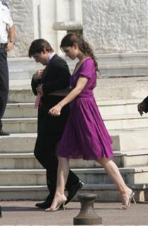 Katie Holmes feet photo thumbnail