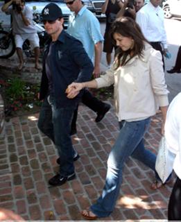 Katie Holmes feet photo thumbnail
