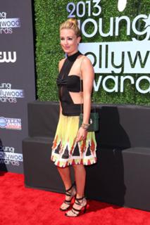 Cat Deeley feet photo thumbnail