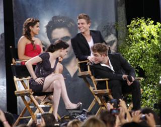 Kristen Stewart feet photo thumbnail