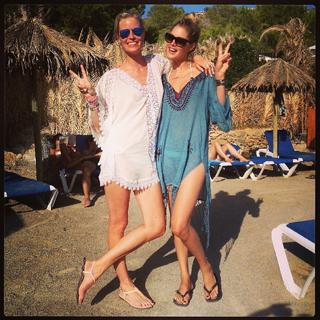 Doutzen Kroes feet photo thumbnail