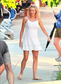 Naomi Watts feet photo thumbnail