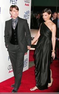 Katie Holmes feet photo thumbnail