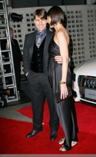Katie Holmes feet photo thumbnail