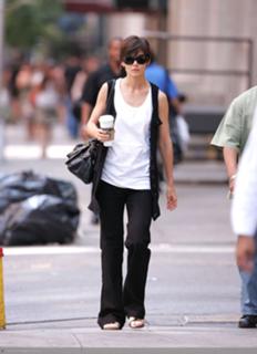 Katie Holmes feet photo thumbnail