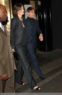 Katie Holmes feet photo thumbnail
