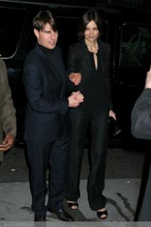 Katie Holmes feet photo thumbnail