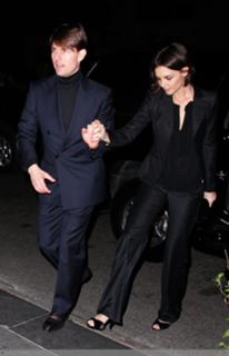 Katie Holmes feet photo thumbnail
