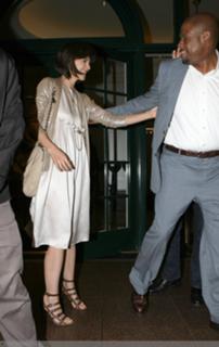 Katie Holmes feet photo thumbnail