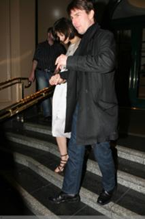 Katie Holmes feet photo thumbnail