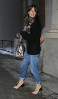 Katie Holmes feet photo thumbnail