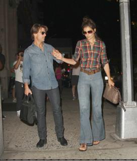 Katie Holmes feet photo thumbnail
