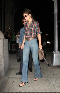 Katie Holmes feet photo thumbnail