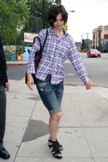 Katie Holmes feet photo thumbnail