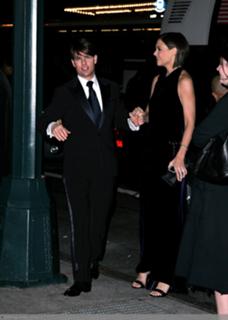 Katie Holmes feet photo thumbnail