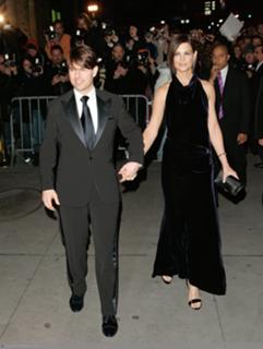 Katie Holmes feet photo thumbnail
