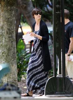 Katie Holmes feet photo thumbnail