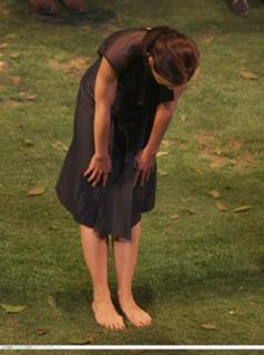 Katie Holmes feet photo thumbnail