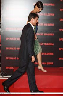 Katie Holmes feet photo thumbnail