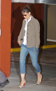 Katie Holmes feet photo thumbnail