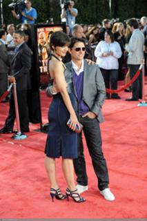 Katie Holmes feet photo thumbnail