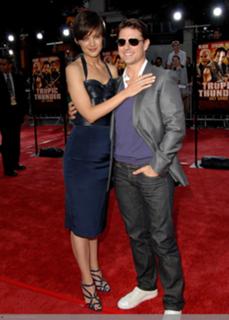 Katie Holmes feet photo thumbnail