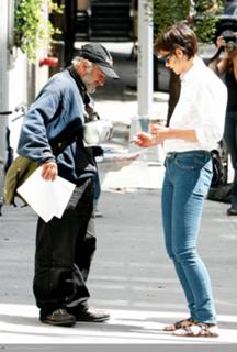Katie Holmes feet photo thumbnail
