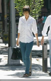 Katie Holmes feet photo thumbnail