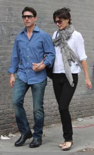 Katie Holmes feet photo thumbnail