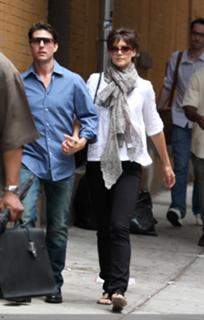 Katie Holmes feet photo thumbnail