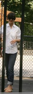 Katie Holmes feet photo thumbnail