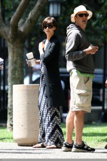 Katie Holmes feet photo thumbnail