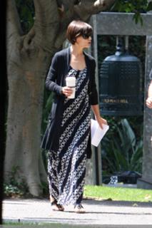 Katie Holmes feet photo thumbnail