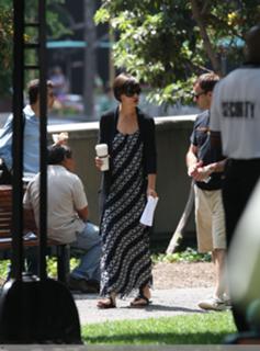 Katie Holmes feet photo thumbnail