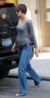 Katie Holmes feet photo thumbnail