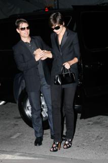 Katie Holmes feet photo thumbnail