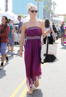 Ali Larter feet photo thumbnail