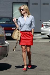 Reese Witherspoon feet photo thumbnail