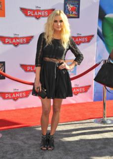 Ashlee Simpson feet photo thumbnail