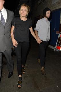 Sienna Miller feet photo thumbnail