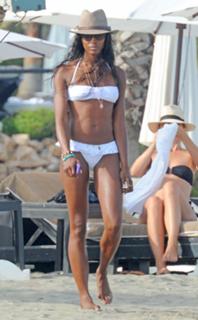 Naomi Campbell feet photo thumbnail