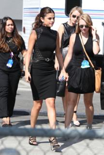 Selena Gomez feet photo thumbnail