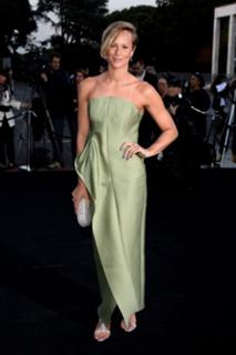 Federica Pellegrini feet photo thumbnail