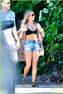 Ashley Tisdale feet photo thumbnail